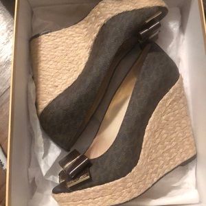Michael kors Wedge 6  used them 2x